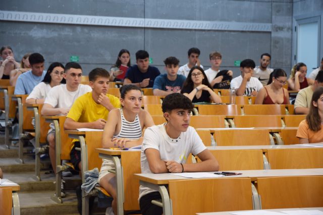 Los alumnos de la Región de Murcia se enfrentan los días 3, 4 y 5 de julio a la convocatoria extraordinaria de la EBAU que marca el futuro de muchos jóvenes