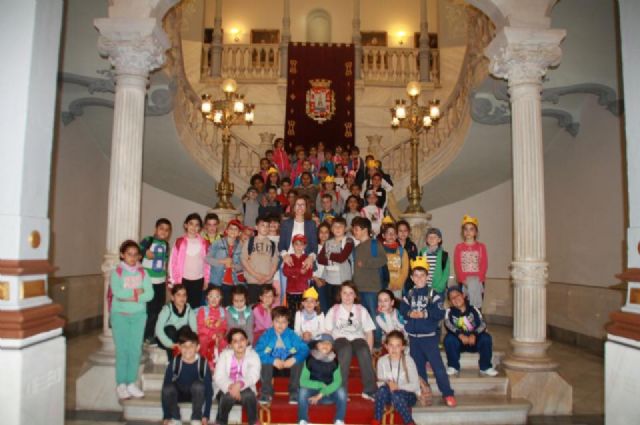 Setenta escolares de Pozo Estrecho visitaron el Palacio Consistorial