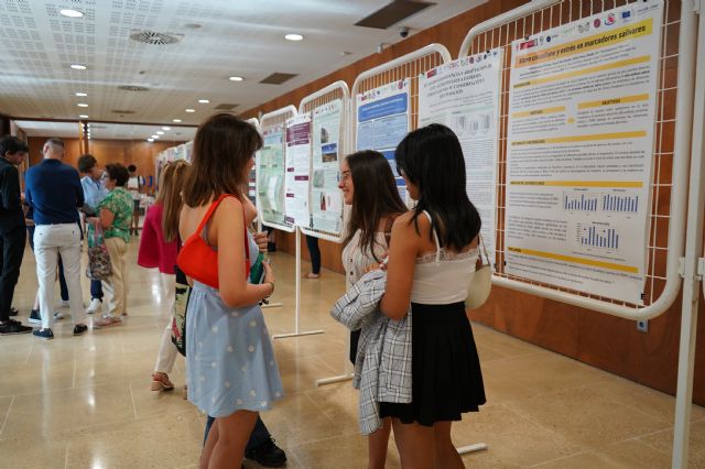 Estudiantes de Bachillerato de investigación presentan en el congreso IDIES los 57 proyectos realizados este curso