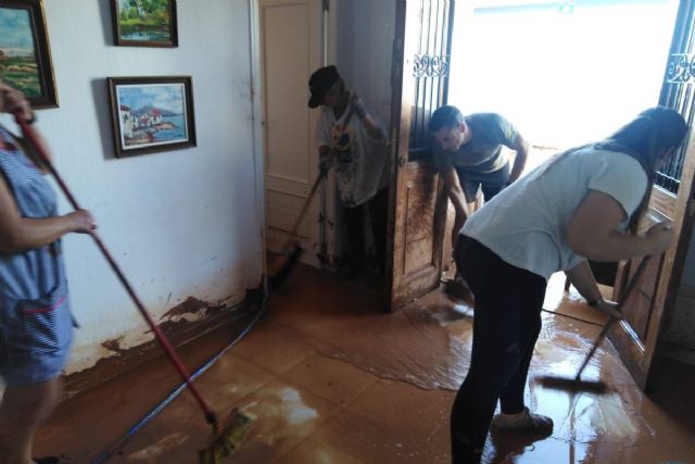 400 voluntarios han colaborado desde el lunes con la limpieza de viviendas en Los Nietos, Los Urrutias y Bahía Bella
