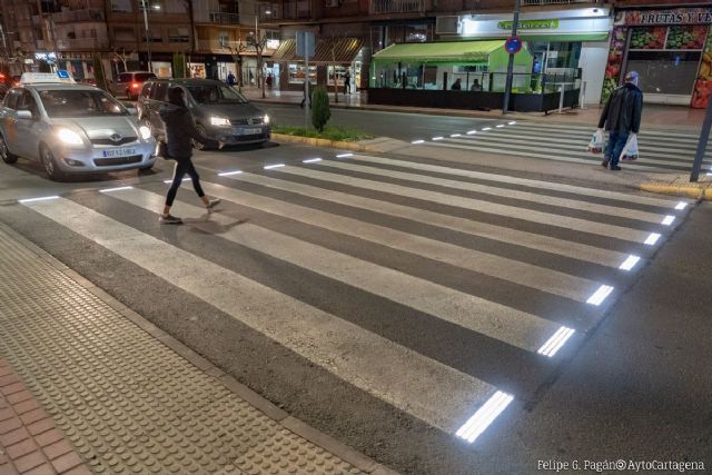 Más seguridad en Cartagena con tres pasos de peatones luminosos para evitar accidentes