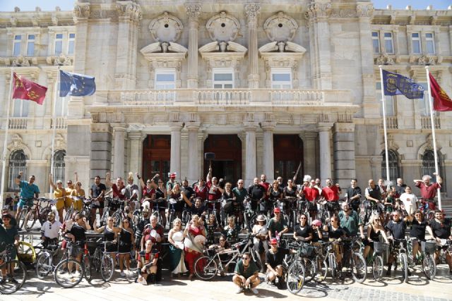Los Romanos se suben a la bici para fomentar el deporte en Fiestas