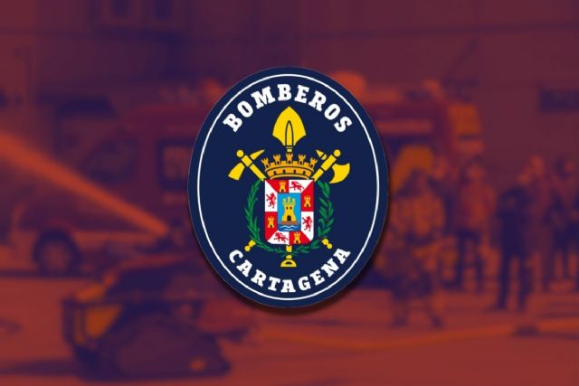 Bomberos de Cartagena intervienen en un incendio en los bajos del estadio Cartagonova