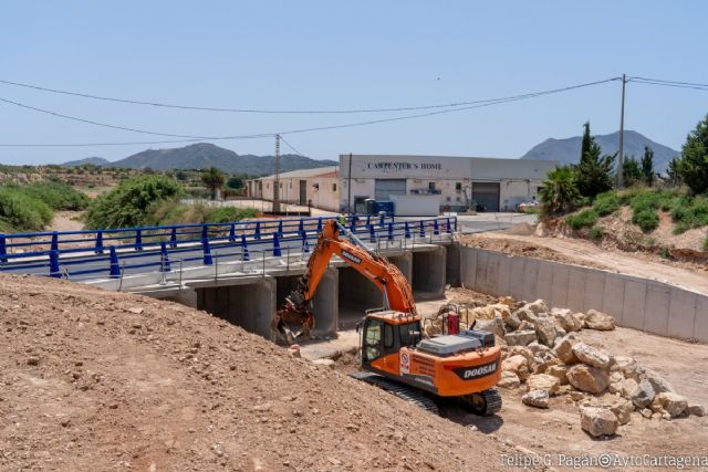 Cartagena ultima la obra que evita cortes por inundación en la carretera que une Molinos Marfagones y Los Dolores