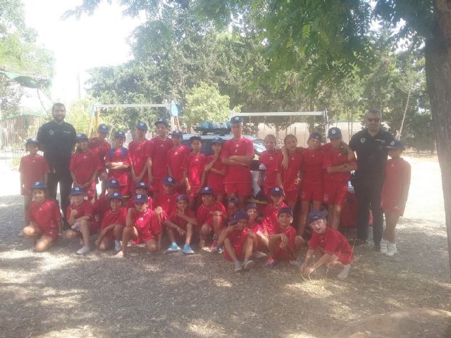 La Policia Local acerca el trabajo a los jovenes y niños del centro San Pablo