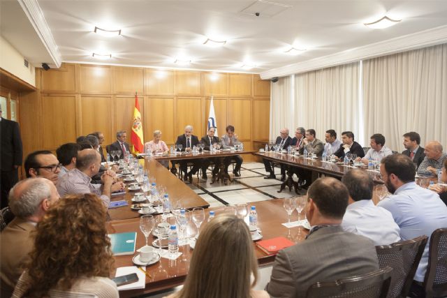 El presidente de Navantia visita el astillero de Cartagena y se reúne con directivos y representantes de los trabajadores