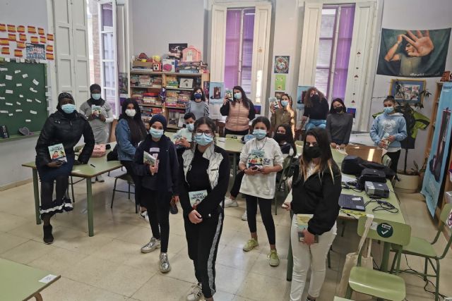 El Centro Intercultural del Casco Antiguo participa en el Programa Mandarache para Jóvenes Lectores