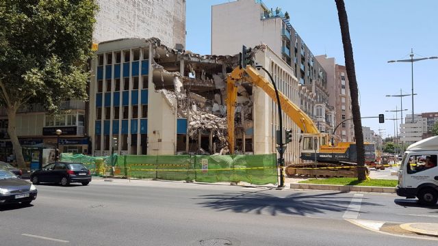 Se inician las labores de demolicion del antiguo edificio de la ONCE