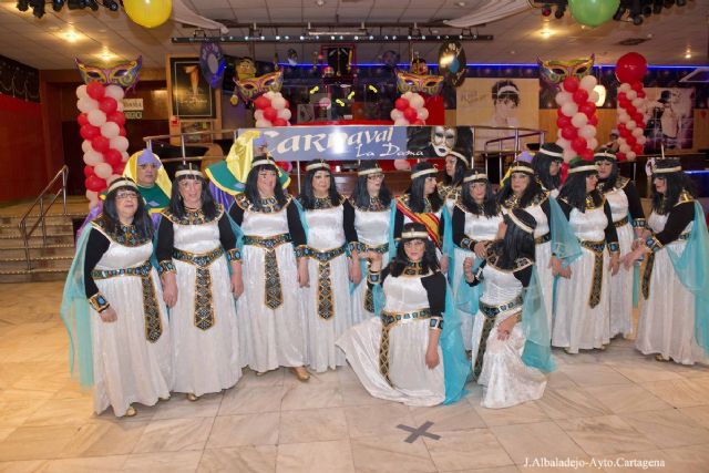 Los mayores cartageneros se diviertieron en su fiesta de carnaval