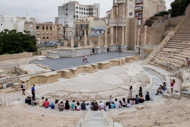 El Teatro Romano de Cartagena implementa su actividad en verano con más de una decena de rutas y visitas guiadas