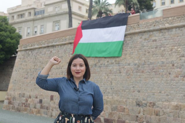 La solidaridad con Palestina ondea sobre la muralla del Mar