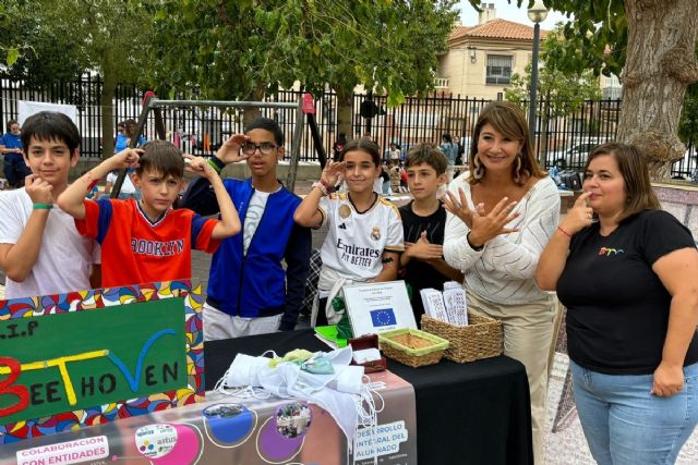 La Urbanización Mediterráneo y San Antón celebran una feria para visibilizar la convivencia en diversidad
