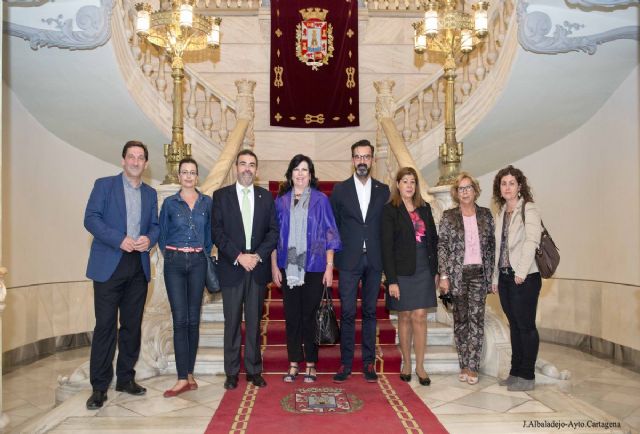 El alcalde muestra a las asociaciones medico-sanitarias la potencialidad de Cartagena como sede de congresos