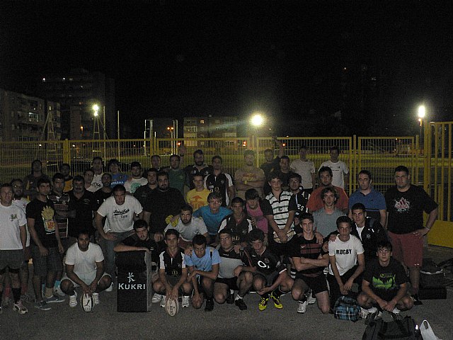 Integrantes del Equipo de Rugby de Cartagena en la Pista de Atletismo antes de desplazarse al Polígono Cabezo Beaza