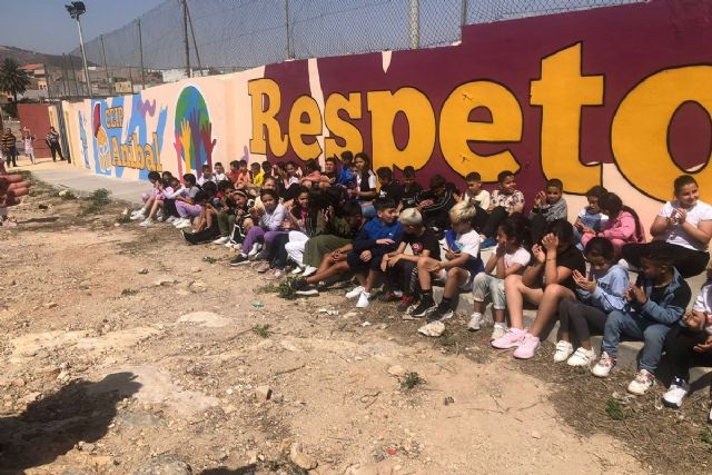 Alumnos de Los Mateos trabajan la interculturalidad a través del arte del graffiti