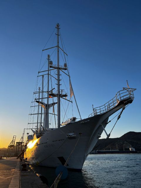 El Puerto de Cartagena recibe este domingo una triple escala de lujo que cierra la mejor semana en turismo de cruceros de abril
