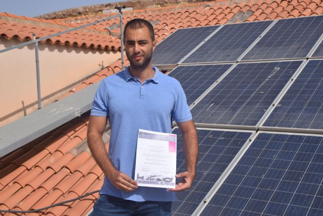 Premian un alumno del Máster en Energías Renovables por desarrollar un sistema de monitorización fotovoltaica