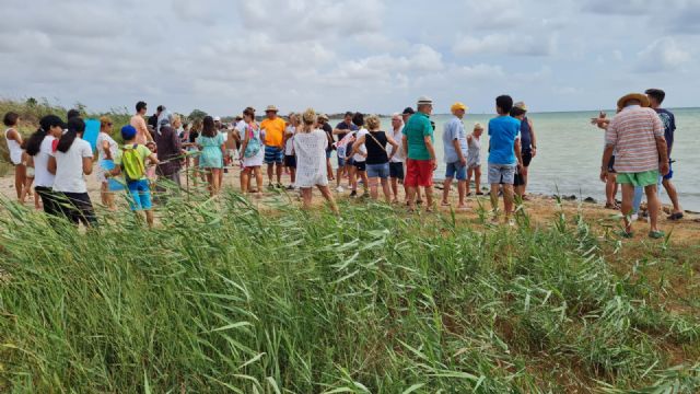 Los vecinos de Bahía Bella exigen la limpieza de las cañas para poder acceder a la playa y recuperar el baño
