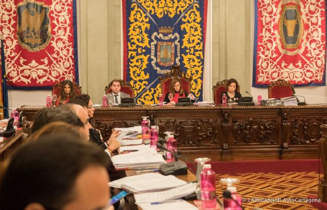 El Pleno pide actuar contra el trafico ilegal de personas y declarar Cartagena Ciudad Amiga de la Infancia