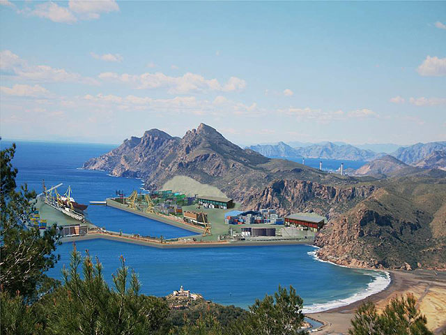 Simulación del Macropuerto de Contenedores en El Gorguel y su evidente impacto sobre la regeneración de Portman, en la esquina inferior derecha (Imagen cedida por la Fundación Sierra Minera)