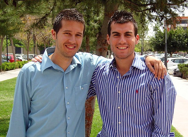 Ginés Lozano aparece a la izquierda y Juan Antonio Vicente a la derecha