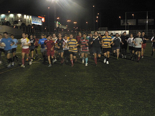 El equipo de Rugby entrenando en un campo de alquiler