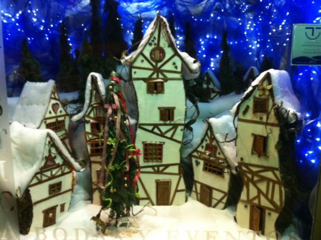 Tres floristerías comparten el primer premio de los escaparates navideños