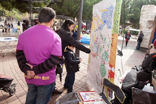 Los niños se divierten con el garbancillo de Tallante