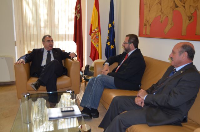 El consejero de Presidencia recibe al concejal del Área de Seguridad Ciudadana del Ayuntamiento de Cartagena