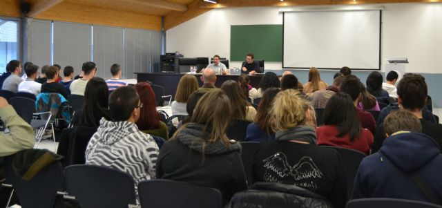 Un centenar de alumnos de Bachillerato comienza el curso sobre Filosofía y Literatura de la UPCT