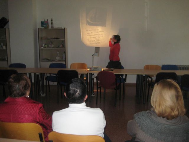 Medio centenar de mayores aprenden a entrenar su memoria