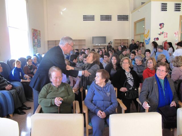 El Centro de Día de El Algar sopla las velas de su quinto cumpleaños