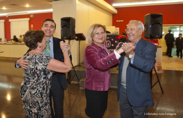 Mil mayores bailaron al son de San Valentín