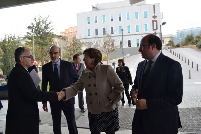 El consejero y la alcaldesa alaban las «extraordinarias» instalaciones de la UPCT