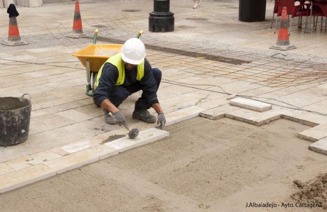Infraestructuras repara los socavones de José María Artes