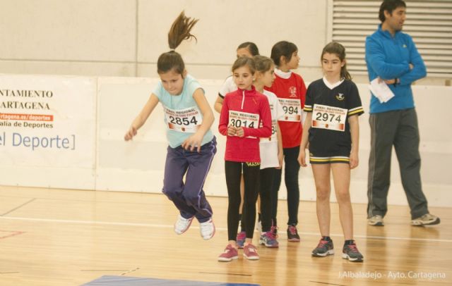 Los benjamines del Narval consiguen el tercer puesto en la regional de Jugando al Atletismo