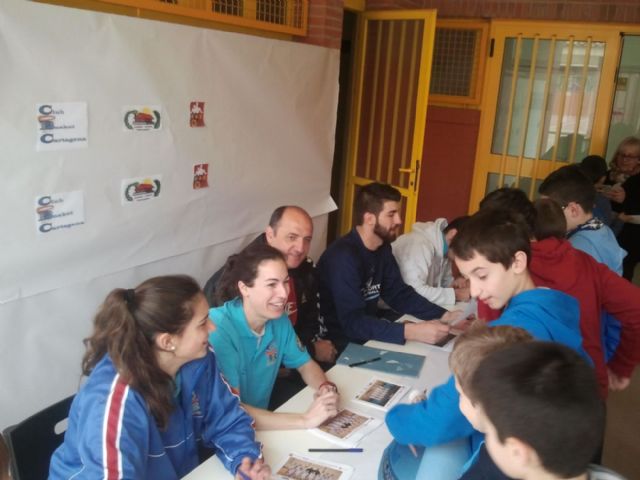 Lanzando canastas con el UPCT Basket Cartagena