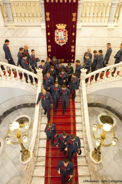 Setenta y siete alumnos de la AGA visitan Cartagena