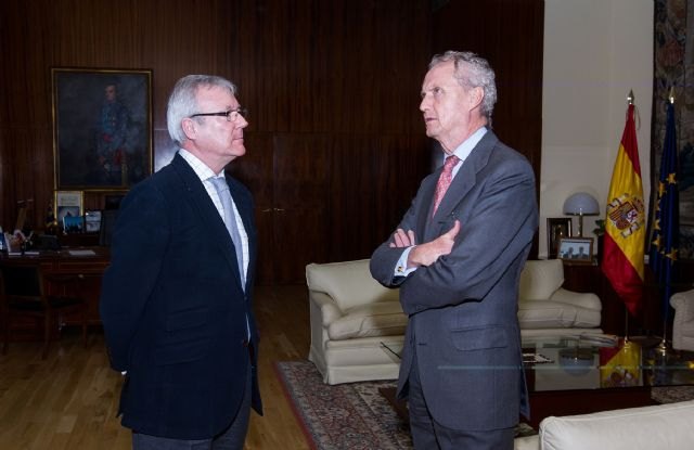 Valcárcel ratifica el compromiso de Defensa para poner en marcha 'cuanto antes' la gran carena del submarino S-74 en Cartagena