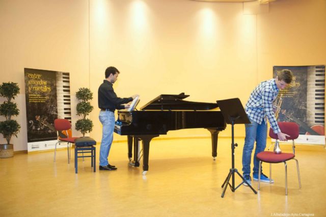 Suenan los primeros acordes de Entre Cuerdas y Metales