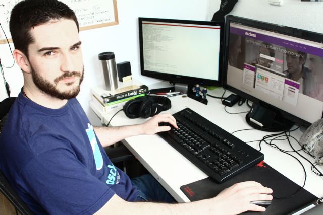 Un informático murciano gestiona desde Cartagena la contratación de trabajadores de 5.000 empresas en 24 países