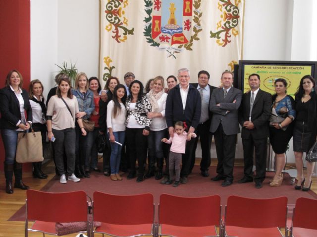 Las mujeres gitanas aúnan fuerzas en su día grande