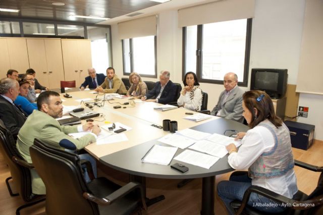 La Comisión de Hacienda dictamina favorablemente la modificación presupuestaria para inversiones en barrios y la nueva estación del AVE