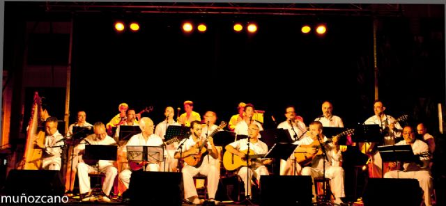 Boleros de madrugada para la Patrona