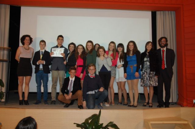 Los alumnos de Adoratrices pisan la alfombra roja para presentar su película