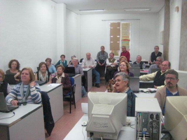 Los mayores, ahora más cerca de internet