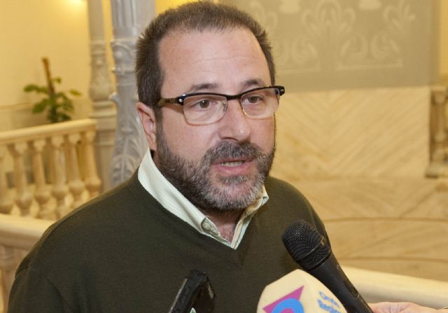 Los vehículos policiales tienen la ITV en regla y plena cobertura de los seguros