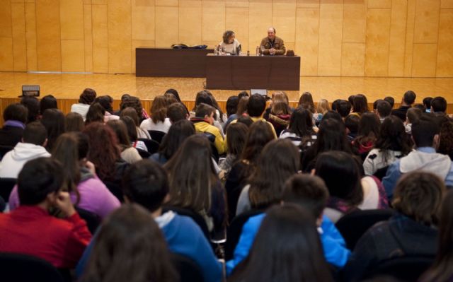 Javier Cercas y Juan Ramón Barat recogen en Cartagena los Premios Mandarache y Hache 2014