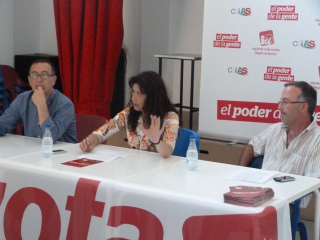 La izquierda plural explica a los vecinos de Alumbres cómo les afectan las decisiones que se toman en Europa