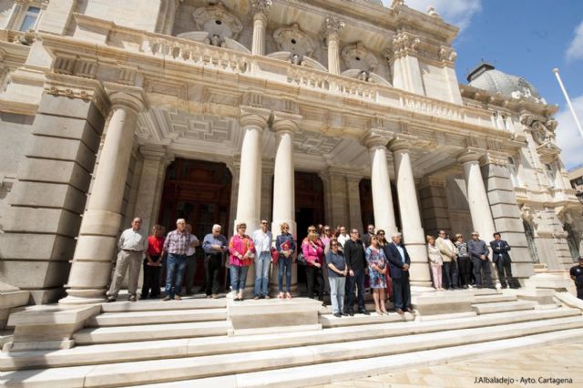 Minuto de silencio y banderas a media asta en Cartagena por el asesinato de Isabel Carrasco